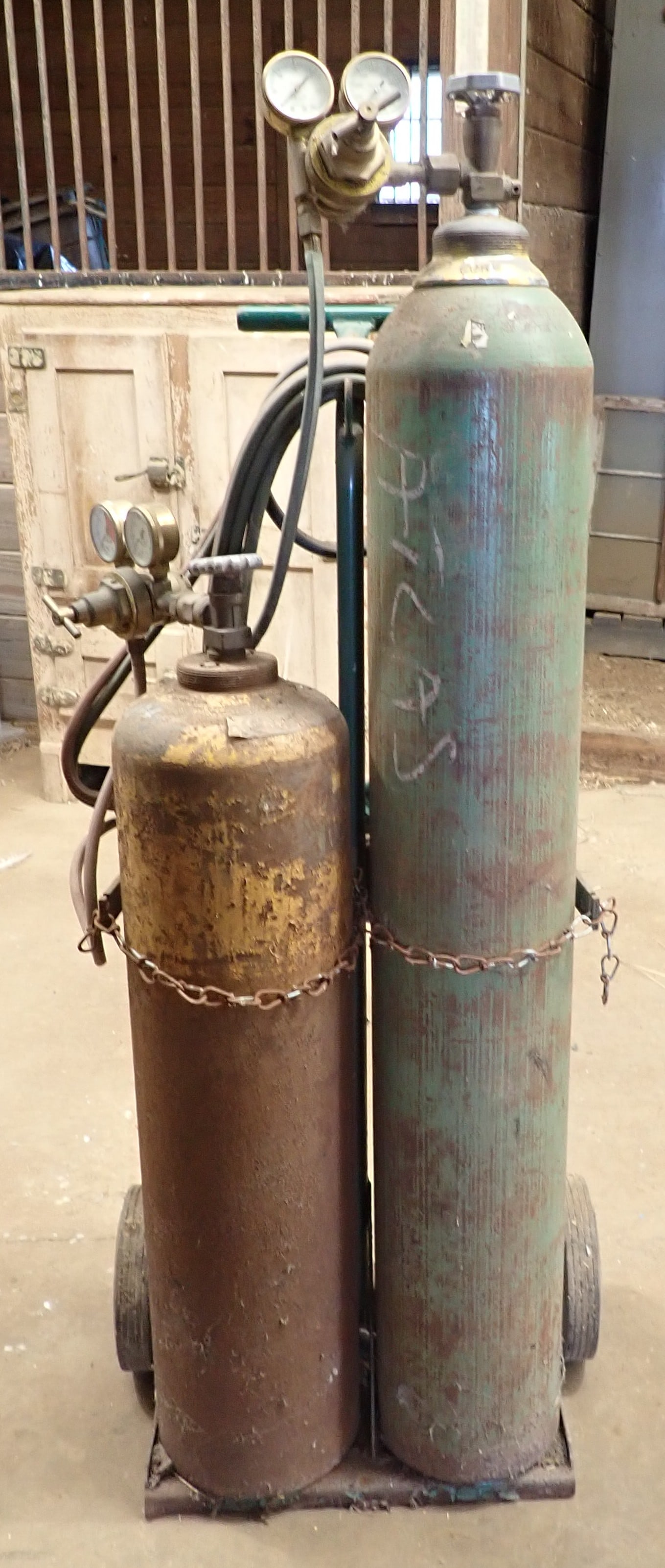Oxygen Acetylene Tanks Regulators Cart & Torch (1 of 5)