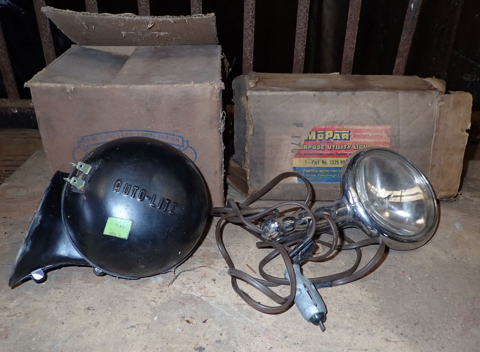 Auto-Lite Car/Truck Horn & Mopar Utility Light (1 of 2)