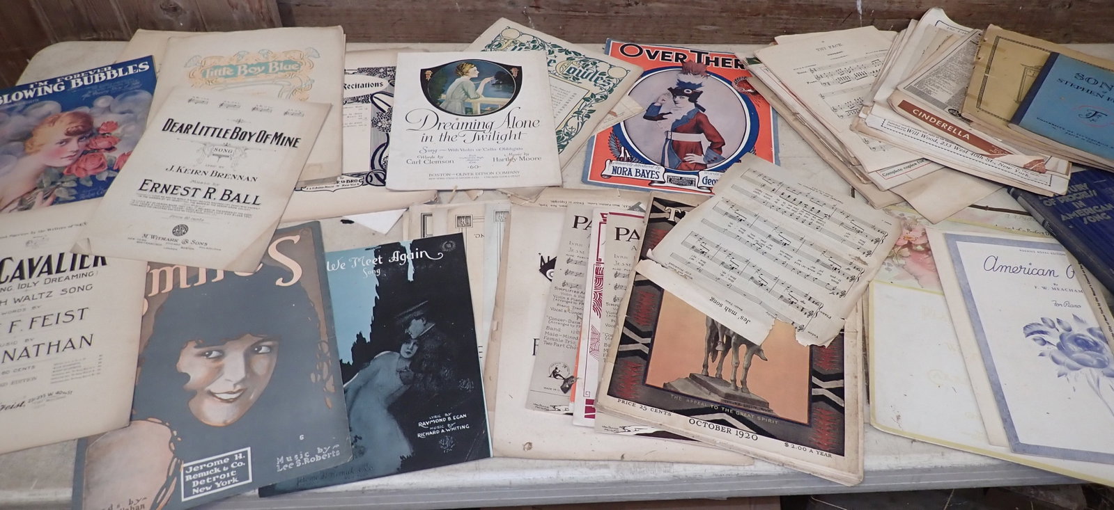 Sheet Music Song Books & Misc: Shipping available