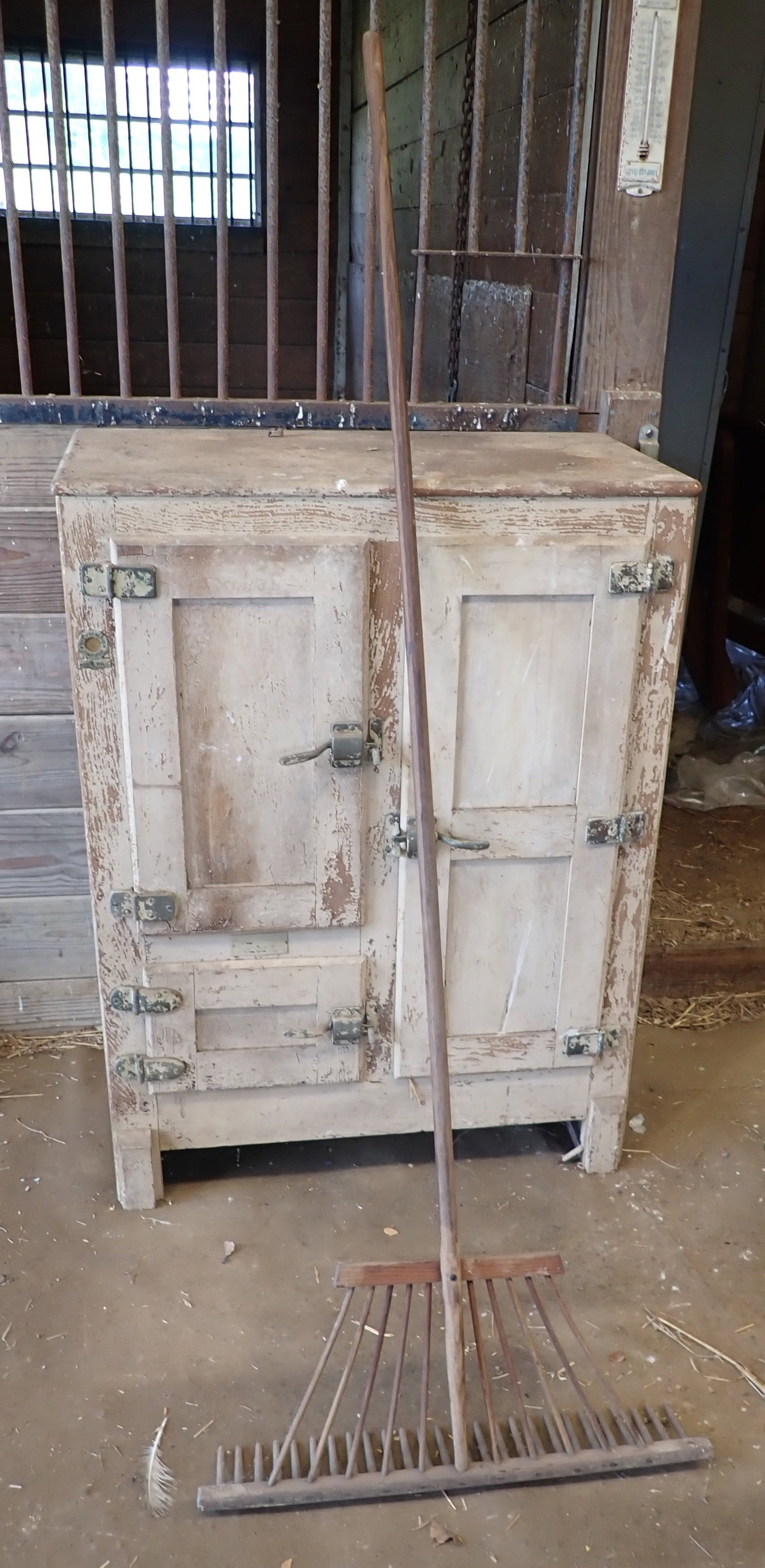 Wooden Rake: Apprx 25 1/4" x 72". No in house shipping ! Ice box NOT included
