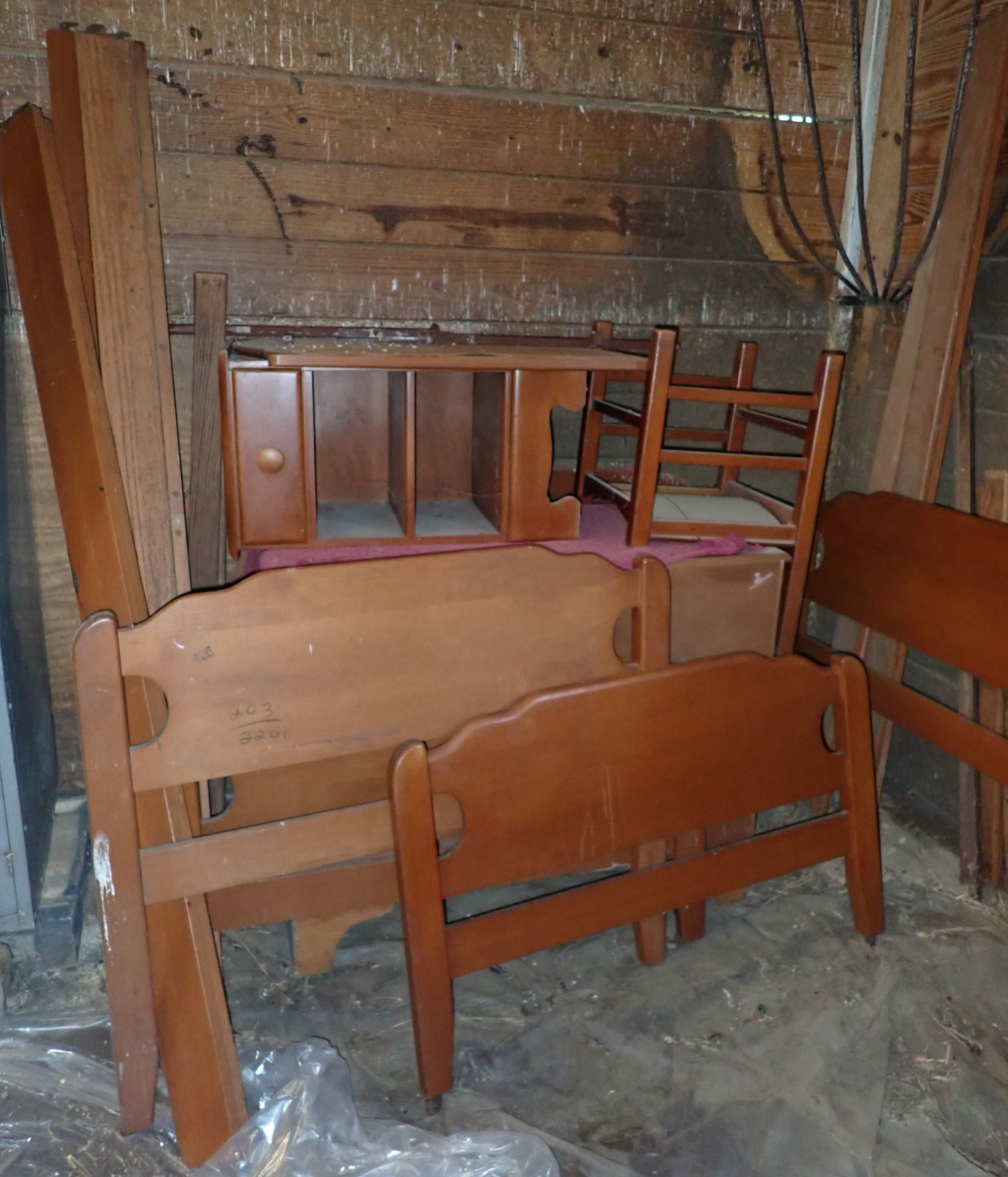 Maple Bedroom Set (1 of 2)