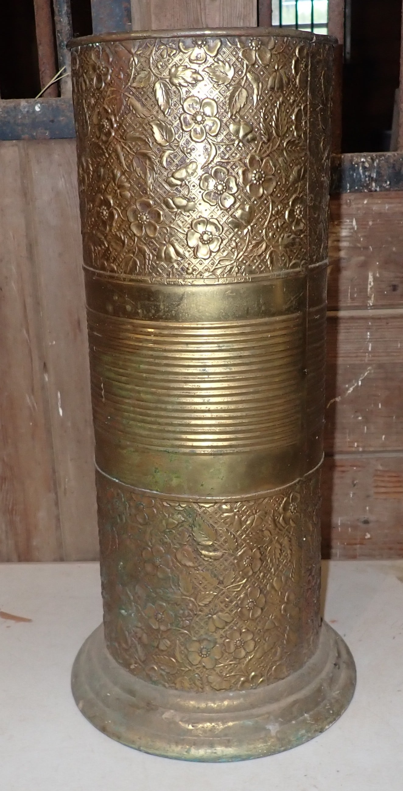Brass Umbrella Stand: Apprx 10 1/4" in diameter and 21" tall. No in house shipping !