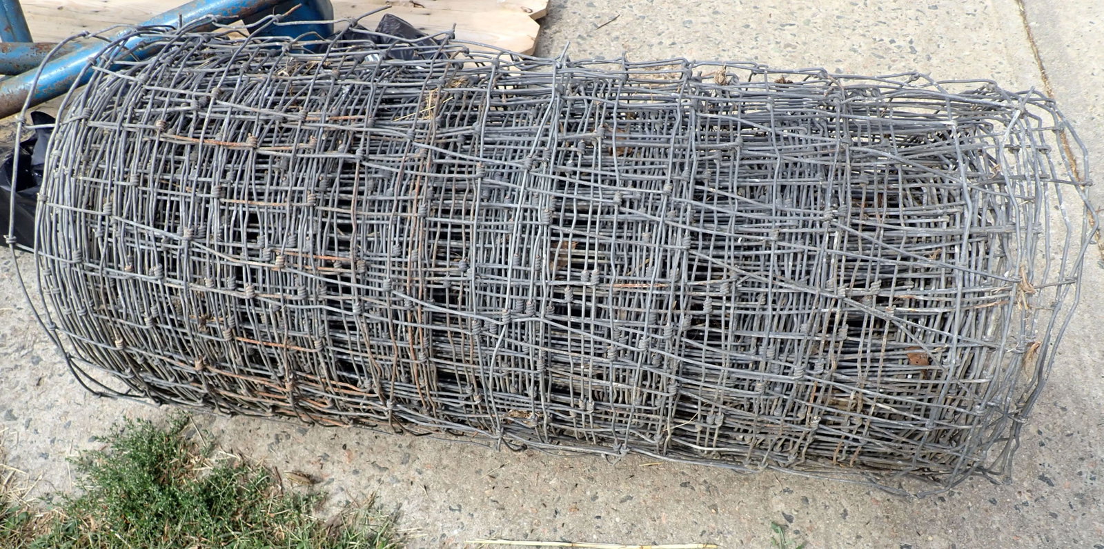 Fence: Apprx 40" tall. No in house shipping !