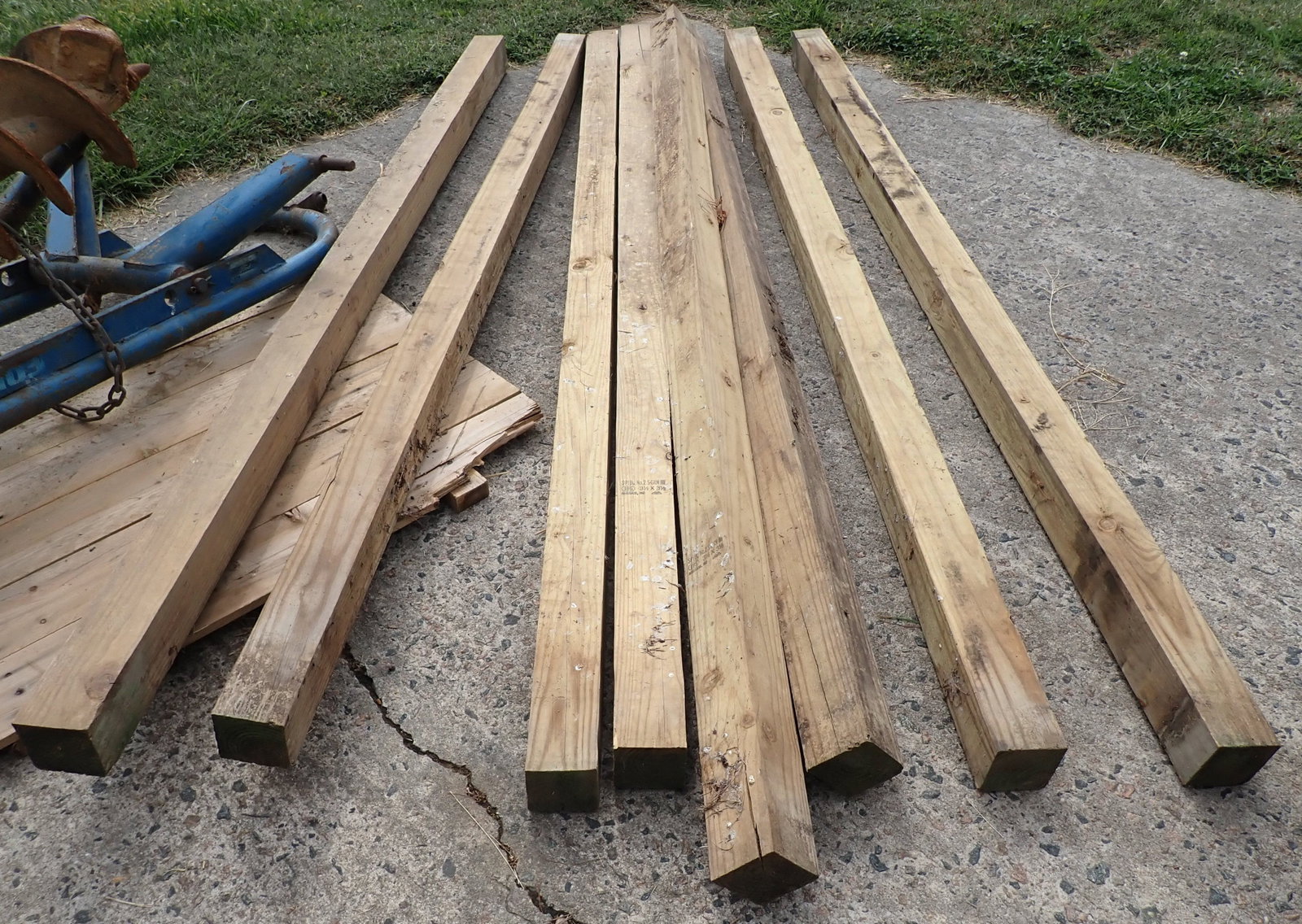 8pcs 4x4 Pressure Treated Lumber: NO in house shipping !