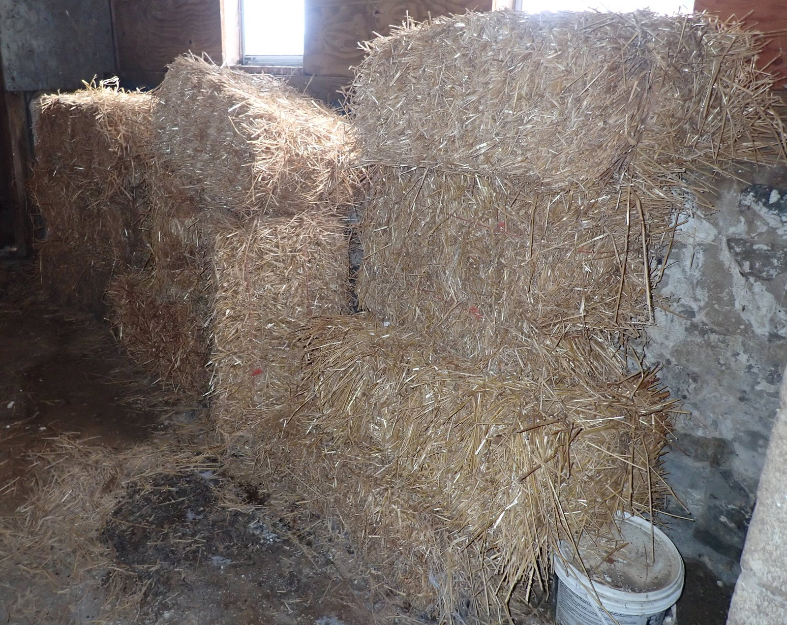 10 Bales of Straw: NO in house shipping !