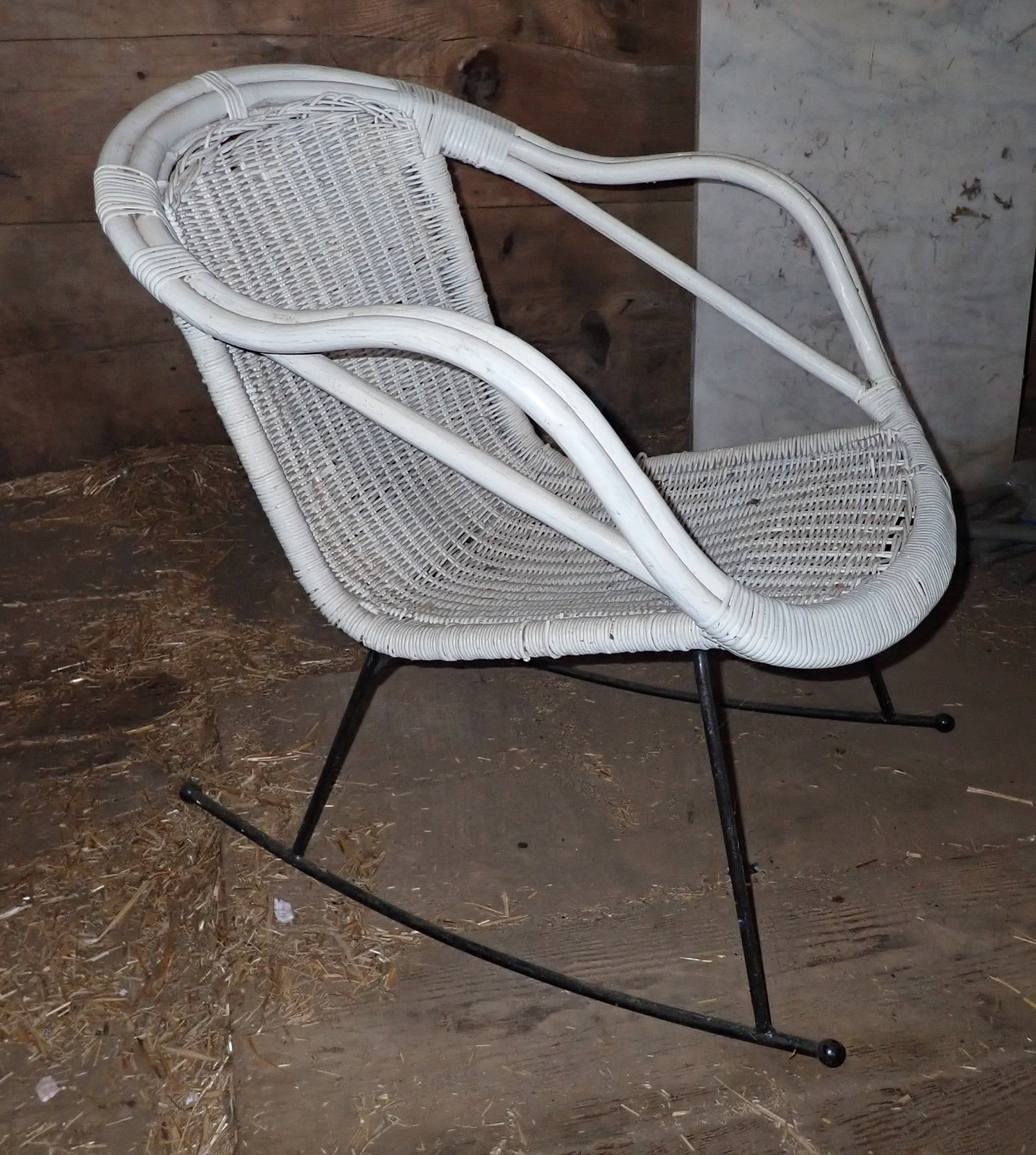 MCM Style Wicker Rocker: Approx 25 1/2" wide, 15 1/2" to seat, 20" deep, and 29" tall. NO in house shipping !
