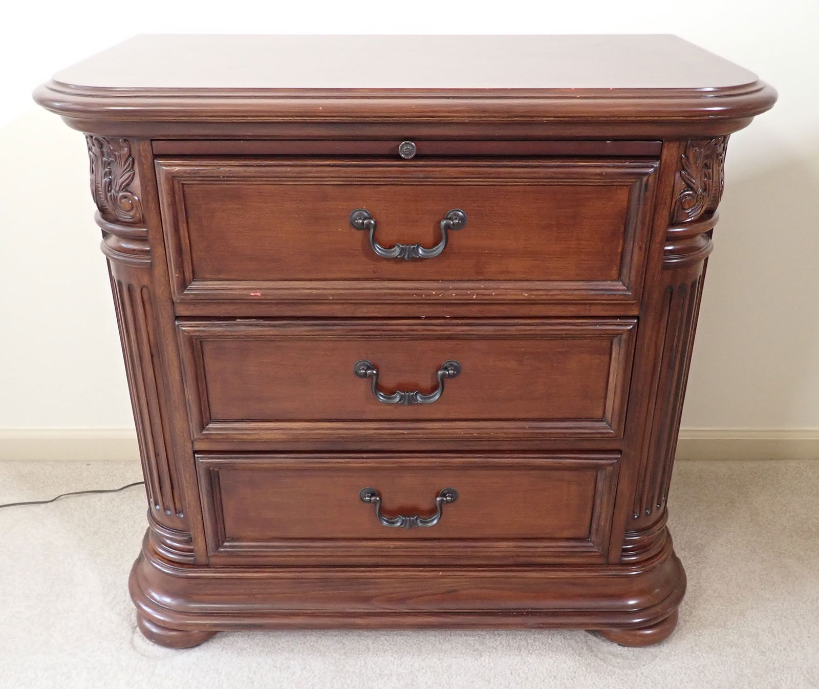 Seven Seas Hooker Furniture Nightstand (1 of 6)