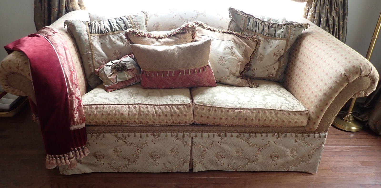 Domain Home Fashions Sofa: Approx 82" long, 21 to seat, 27" deep, 36" tall. No in house shipping ! Bring proper help to remove. Do not slide across floor !
