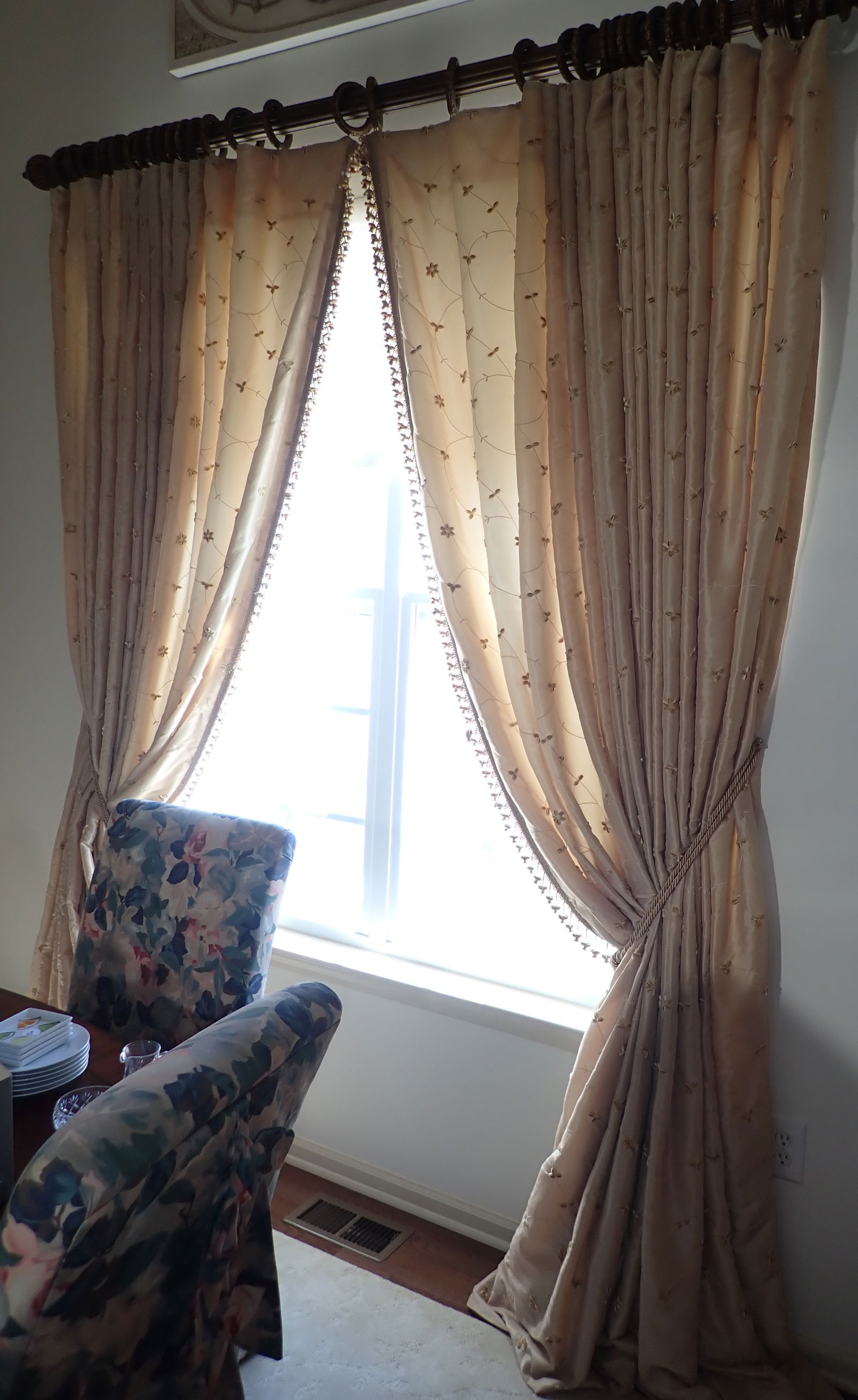 Drapes: Approx 97" tall. No in house shipping !