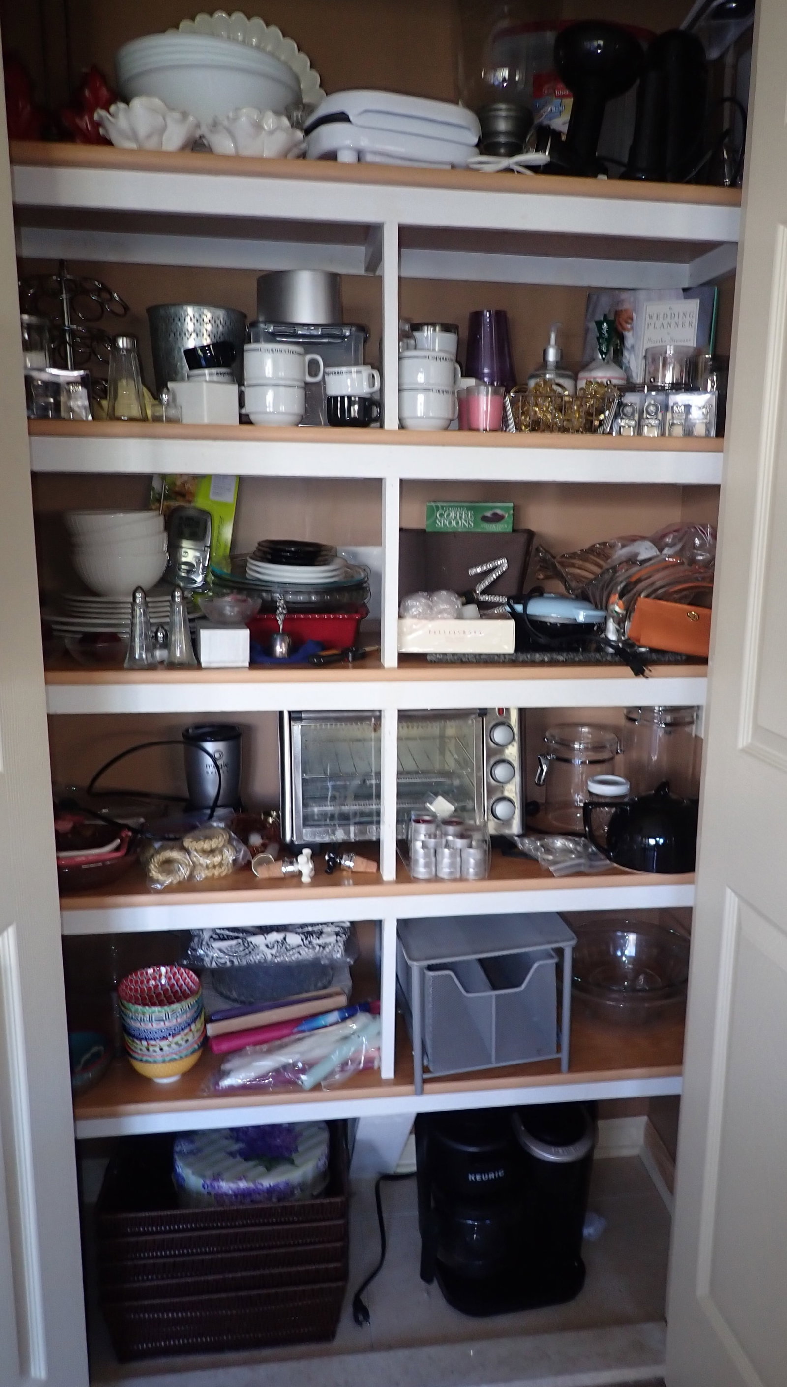 Contents of Cabinet: Take what you want and leave the rest. No in house shipping !