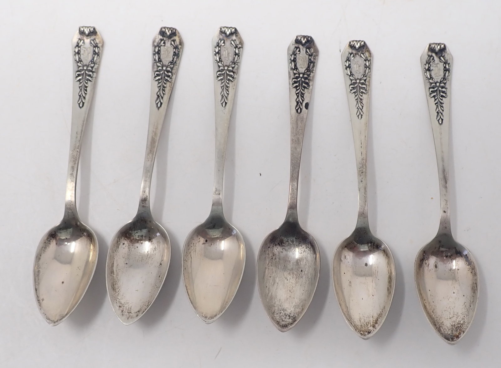 6 Hess & Culbertson Spoons: Apprx 4" long and total weight is approx 55 grams. Monogrammed with "B". Shipping available