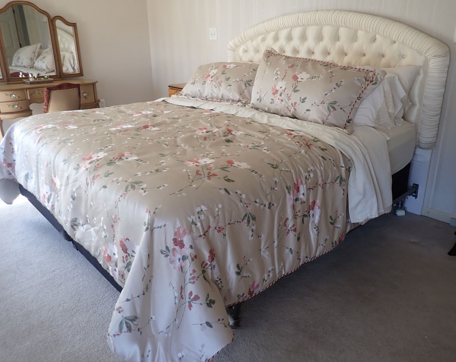 King Size Bed , Mattress, Boxspring, Headboard, & Bedding (1 of 4)