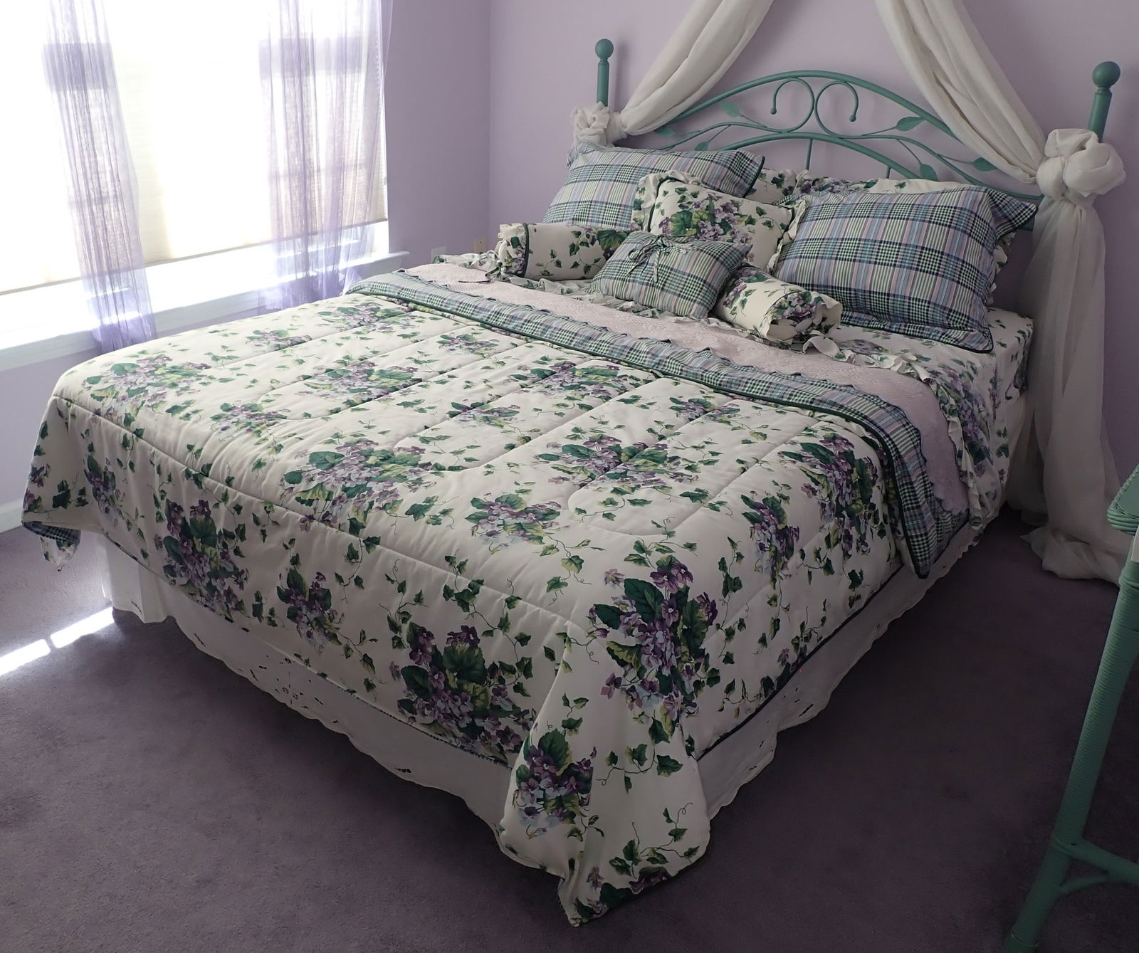 Queen Size Bed, Mattress, Boxspring, & Bedding (1 of 2)