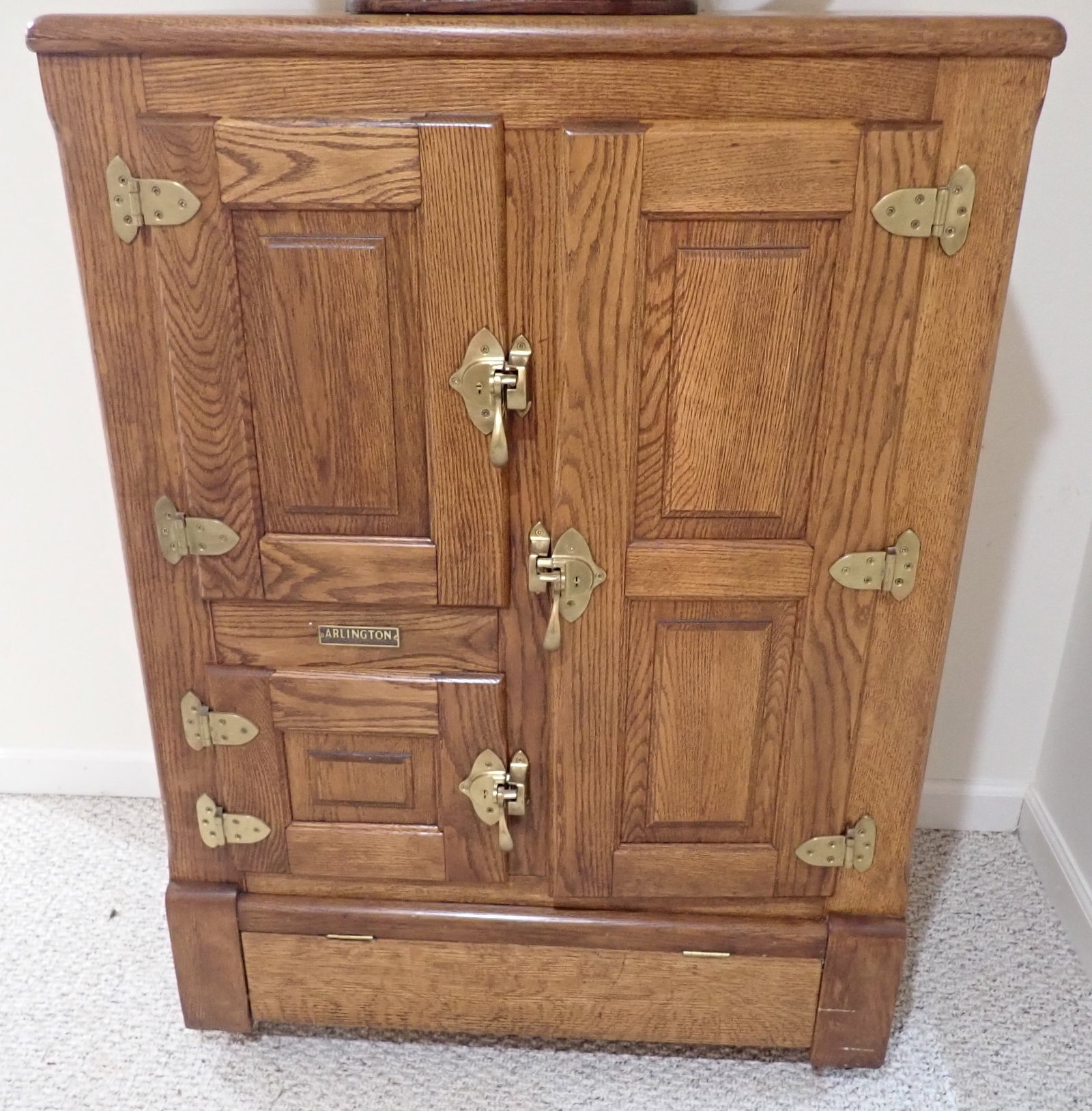 Arlington Oak Ice Box: Approx 20 1/4" x 33" x 45" tall. No in house shipping ! Bring help to remove !
