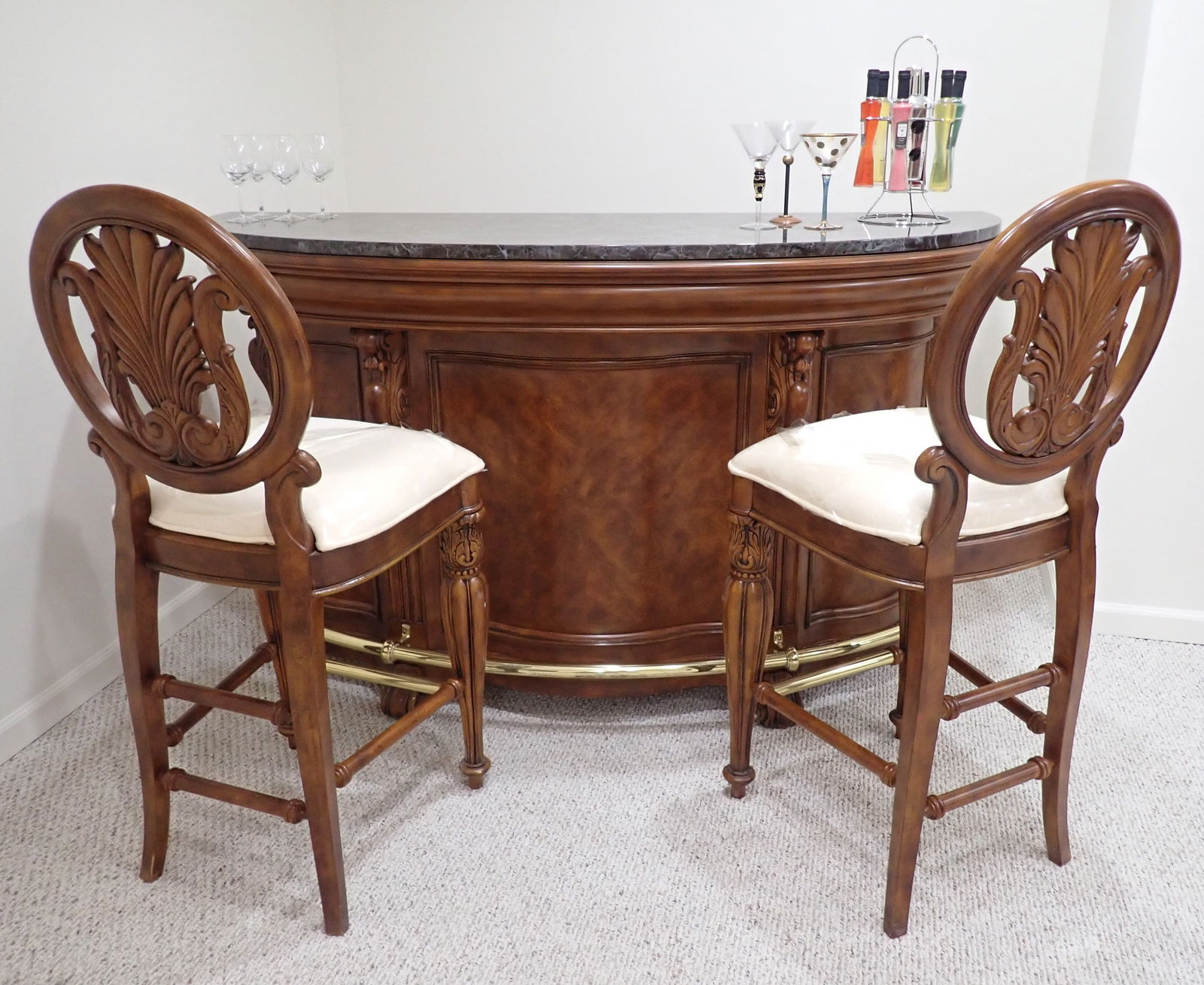 Bar , 2 Chairs and Contents (1 of 7)