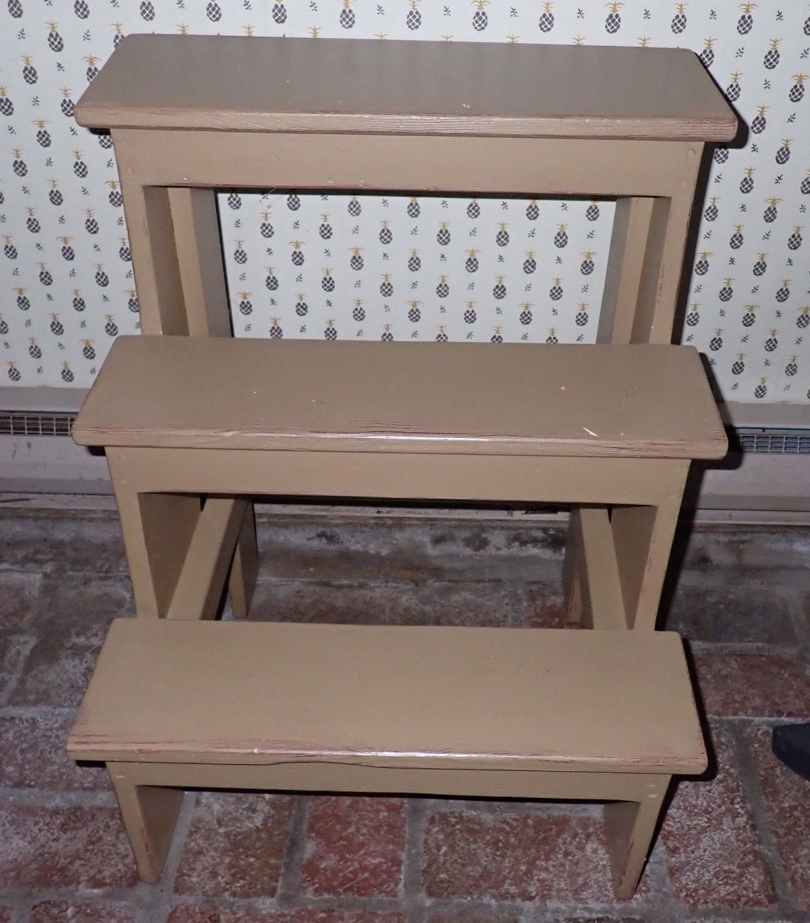 Cane Farm Country Painted Plant Stand (1 of 5)