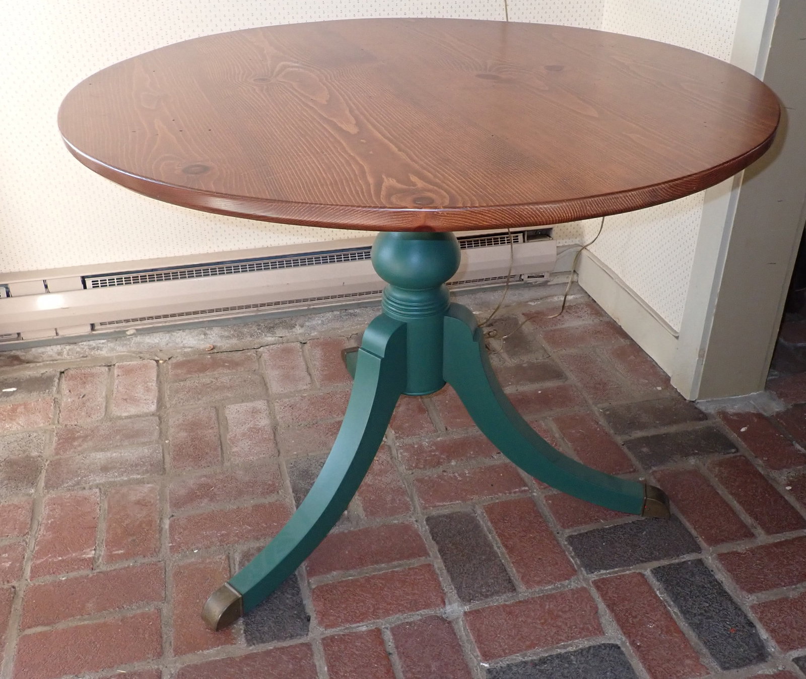 Pedestal Table in Green Paint: Approx 38 1/4" in diameter and 29" tall. No in house shipping !
