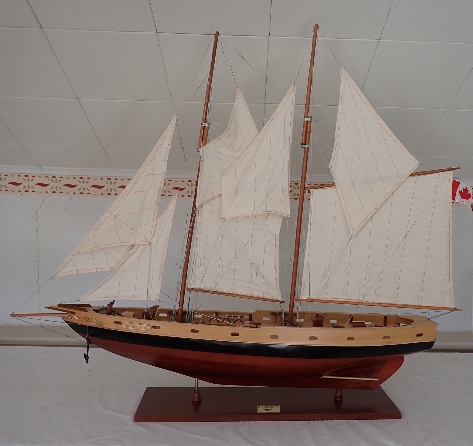 Bluenose II Ship Model: Approx 8 1/2" x 48" x 40 1/2" tall. No in house shipping !