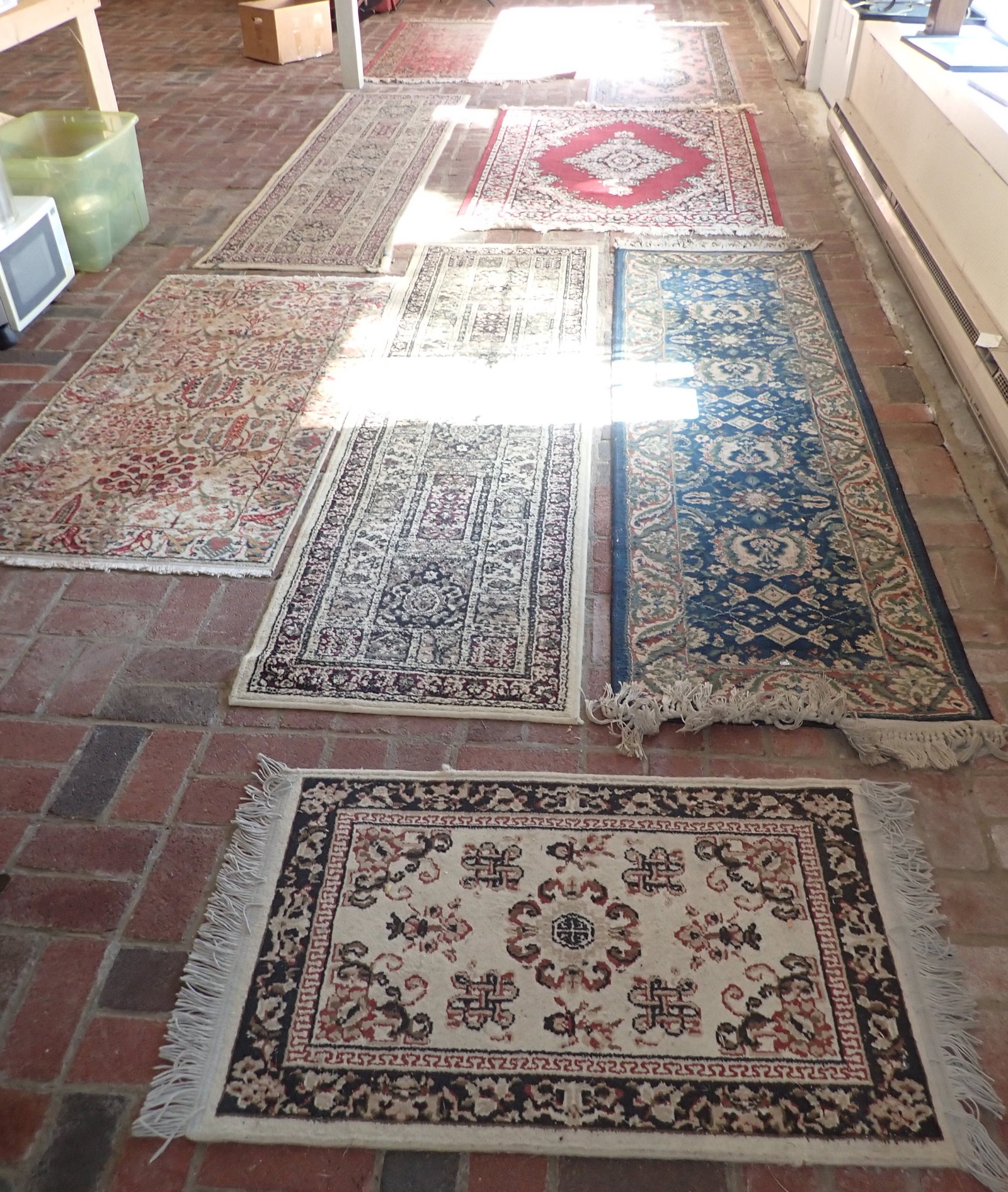 Runner & Area Rugs: No in house shipping !