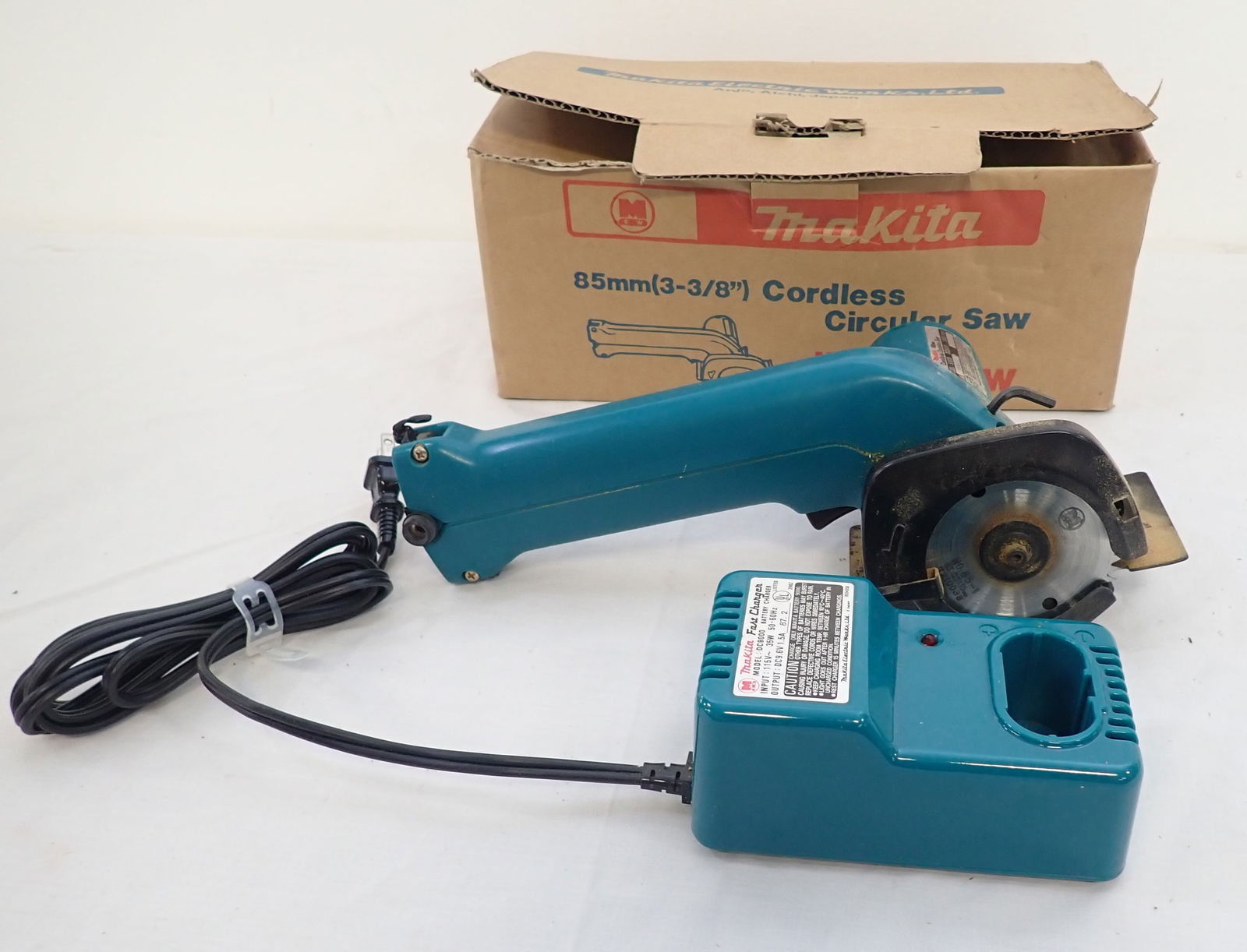 Makita 85mm Cordless Circular Saw Model 5081DW (1 of 4)