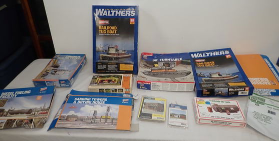 Walthers Railroad Tug Boats Turntable & Misc