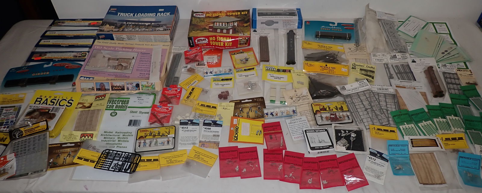HO Scale Railroad Accessories (1 of 10)