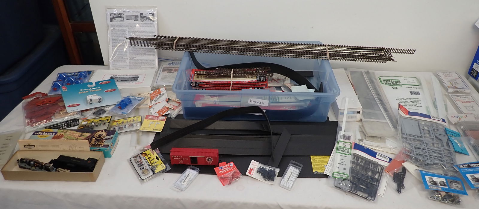 HO Scale Train Accessories (1 of 13)