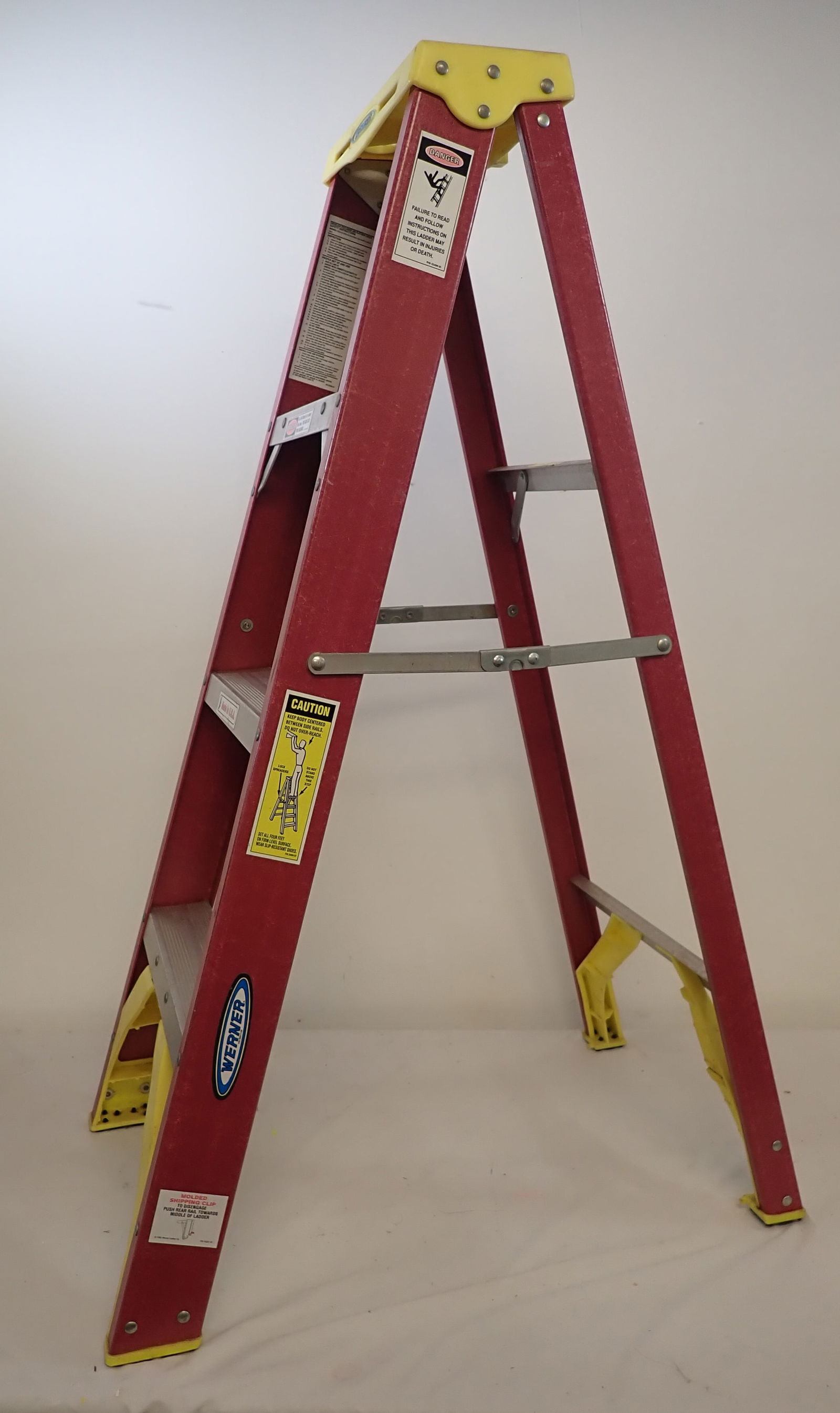Werner 4' Fiberglass Commercial Step Ladder (1 of 2)