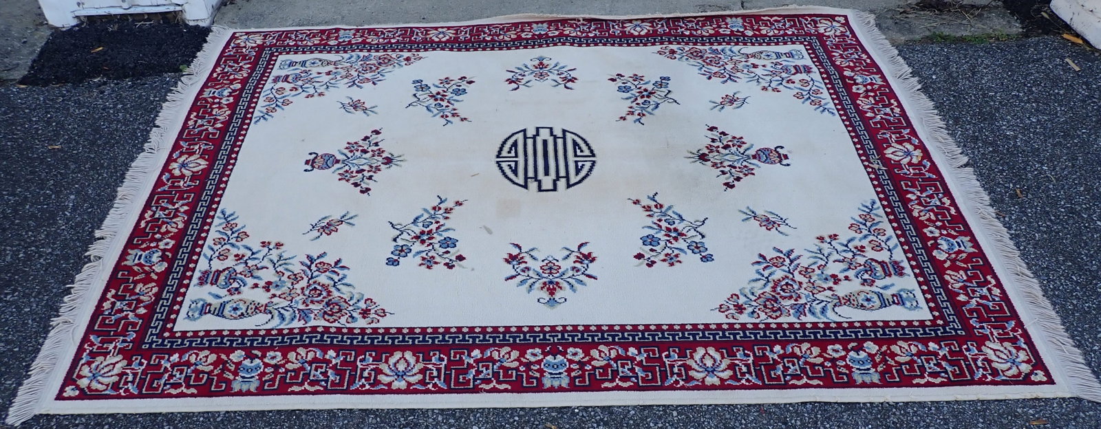 Oriental Style Rug: Apprx 68" x 96". No in house shipping !