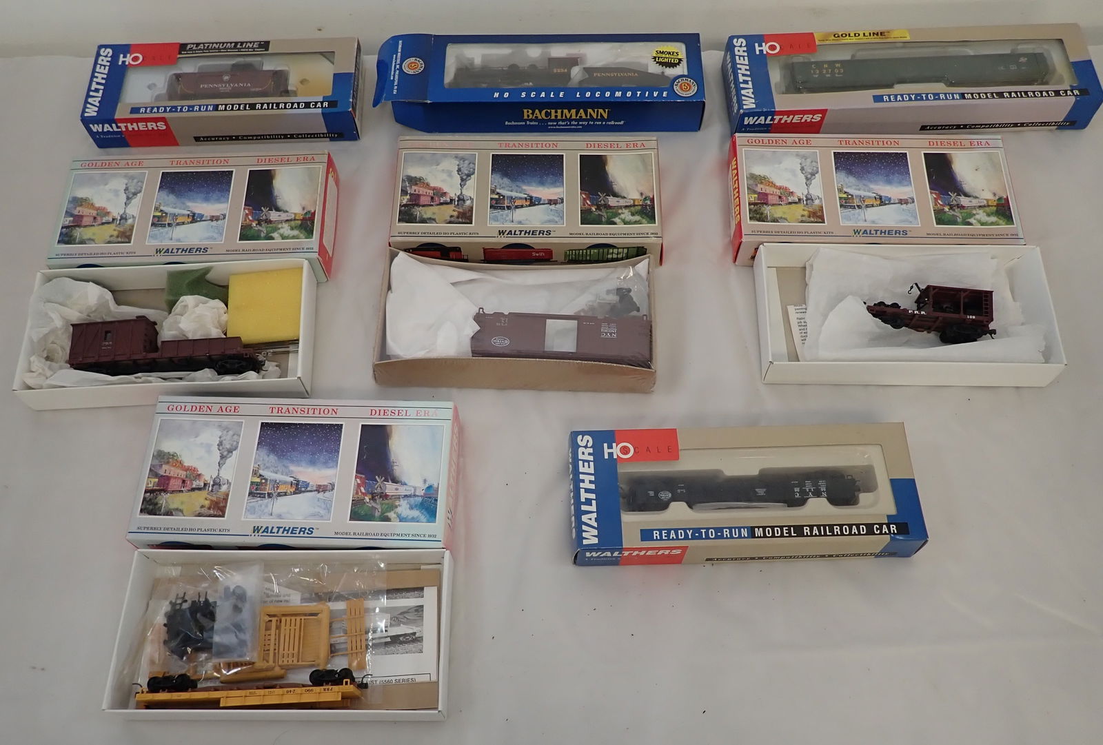 Walthers HO Scale Train Cars & Locomotive (1 of 10)