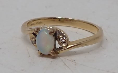 14k Gold Ring w/ Stone