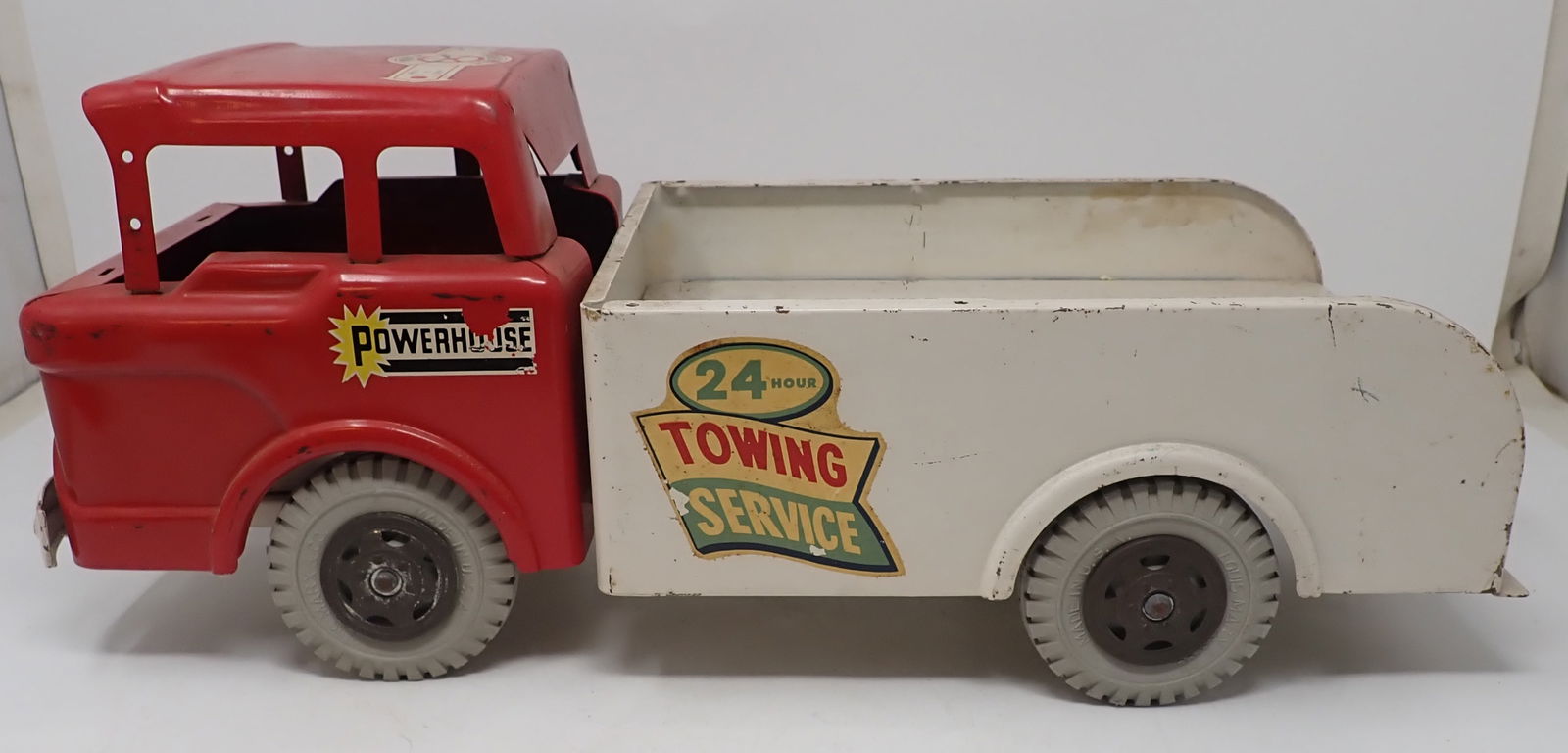 Louis Marx Powerhouse Tow Truck (1 of 5)