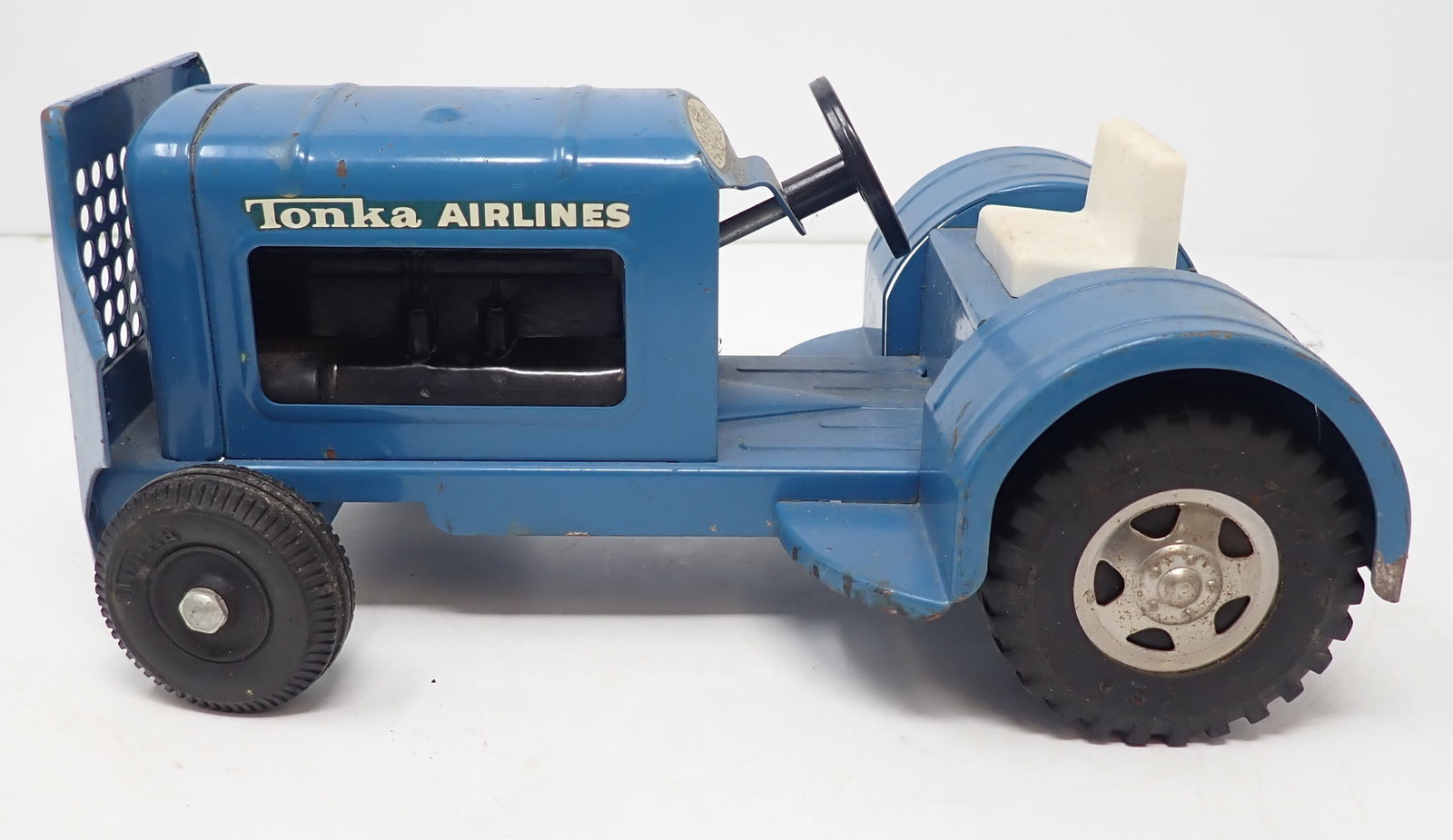Tonka Airlines Luggage Tractor: Apprx 8 1/4" long. Shipping available