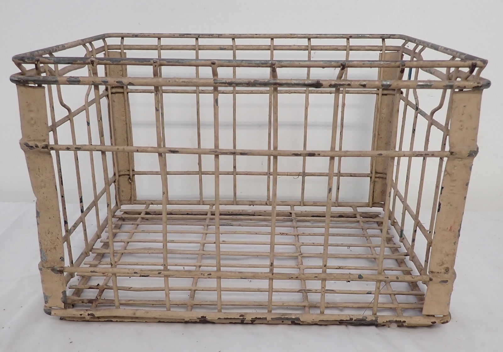 Wire Milk Crate (1 of 2)
