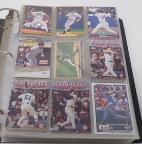 Mixed Lot of Baseball Cards
