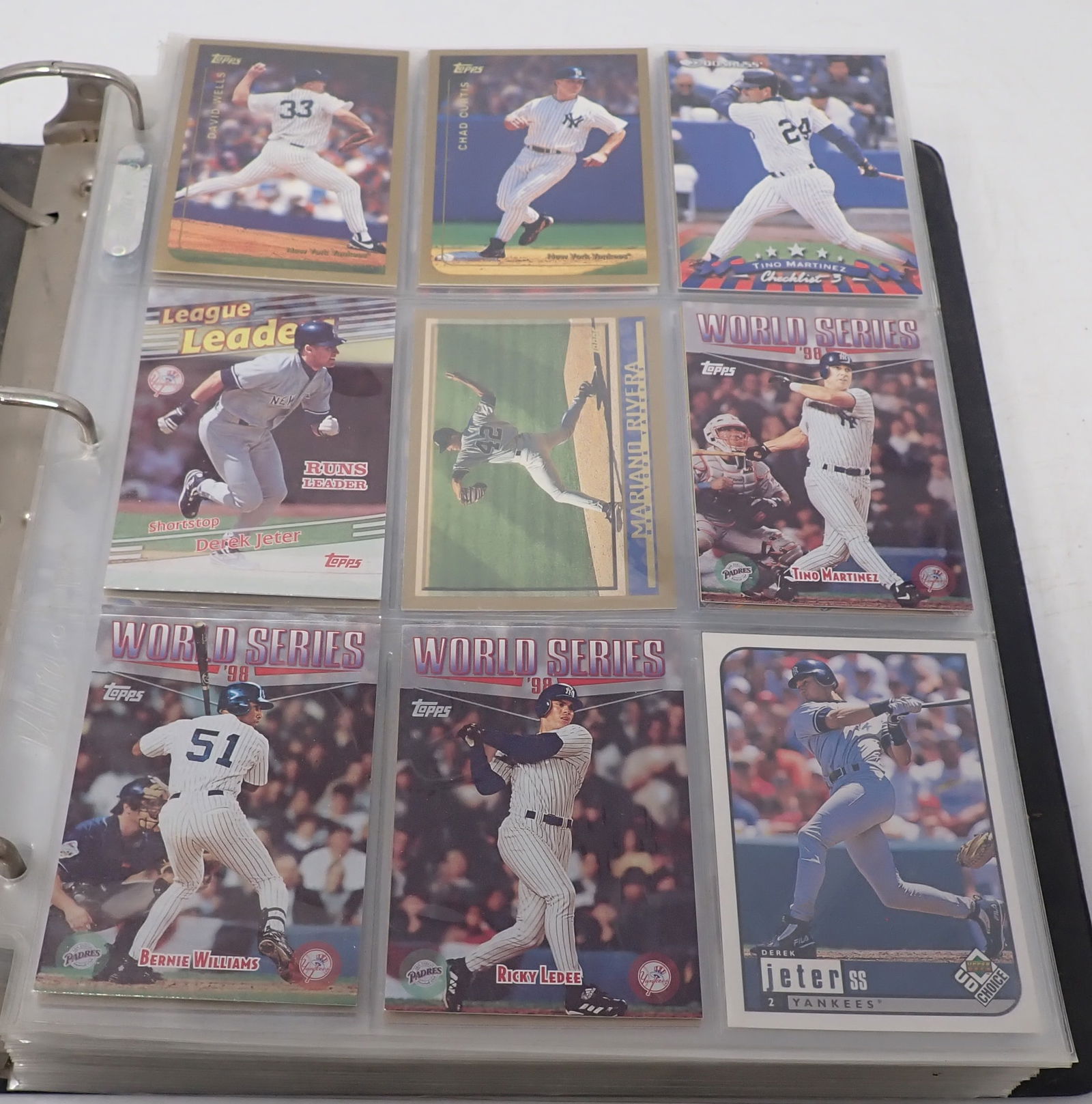Mixed Lot of Baseball Cards (1 of 20)