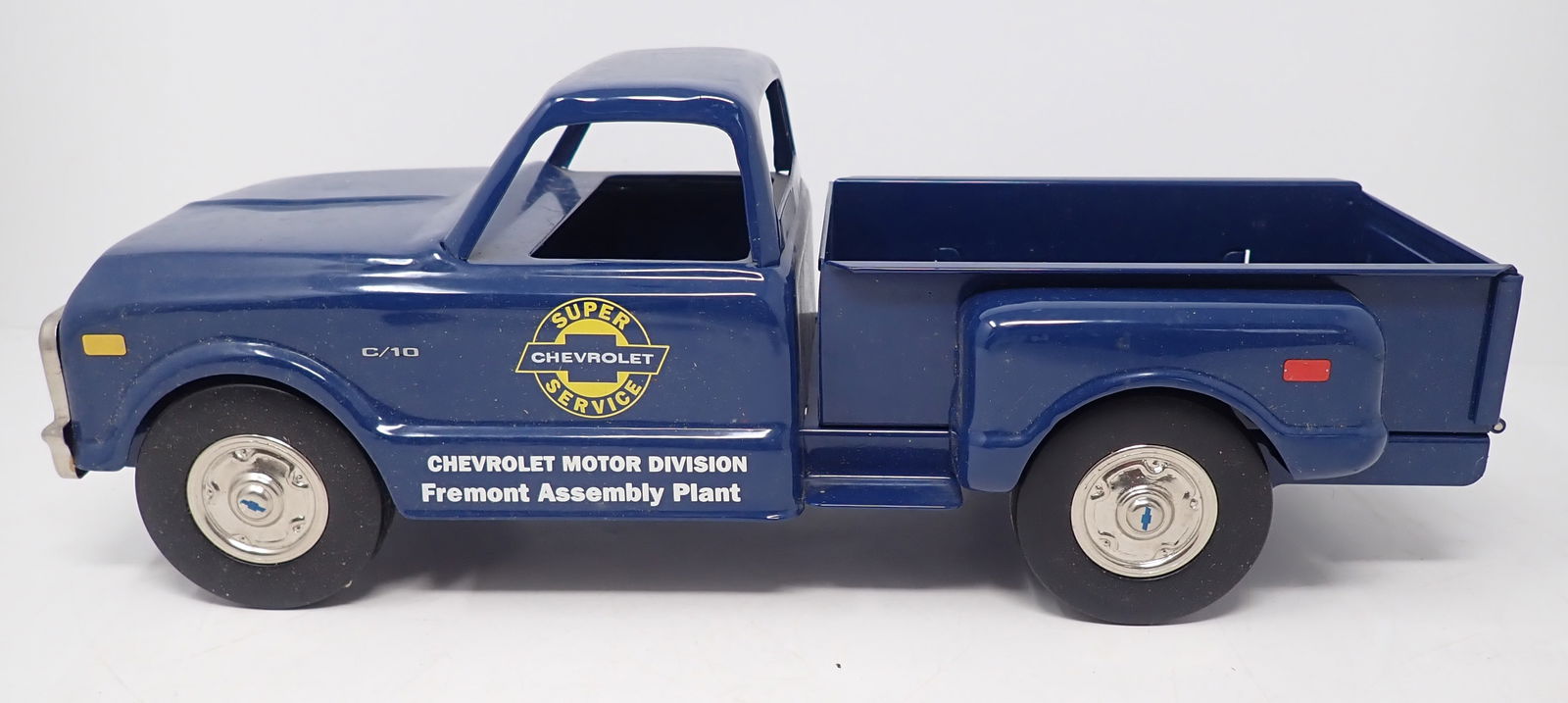 KJ Design Classic Metal Chevrolet C/10 Pickup Truck (1 of 5)