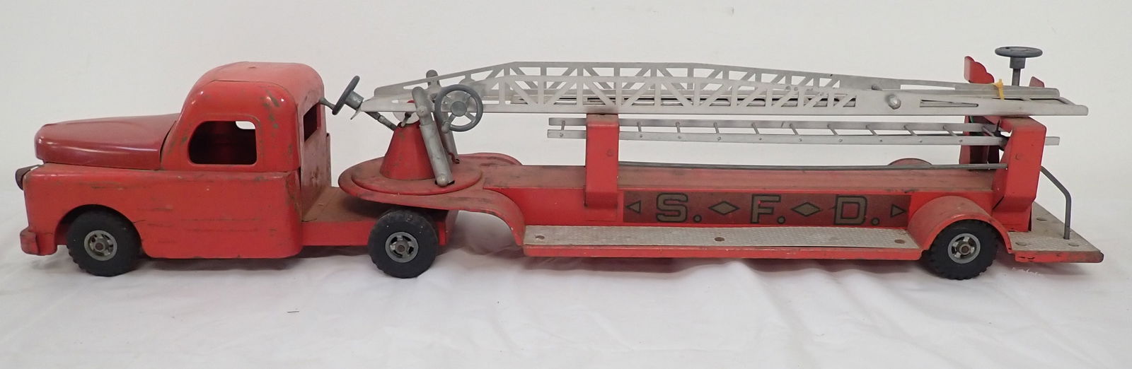 Structo Ladder Fire Truck (1 of 9)