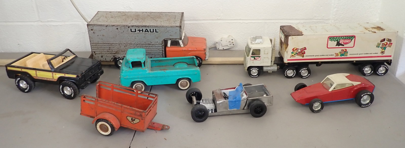 Nylint Trucks & Cars: Tractor Trailer is approx 21 1/4" long. Shipping available ($25 handling charge, plus postage)