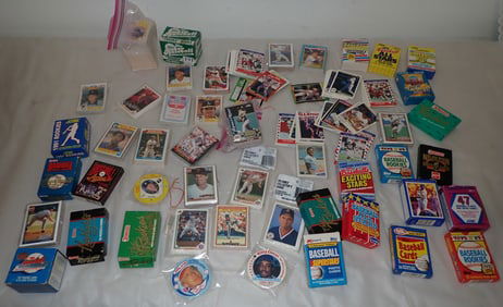 Mixed Lot of Baseball Cards