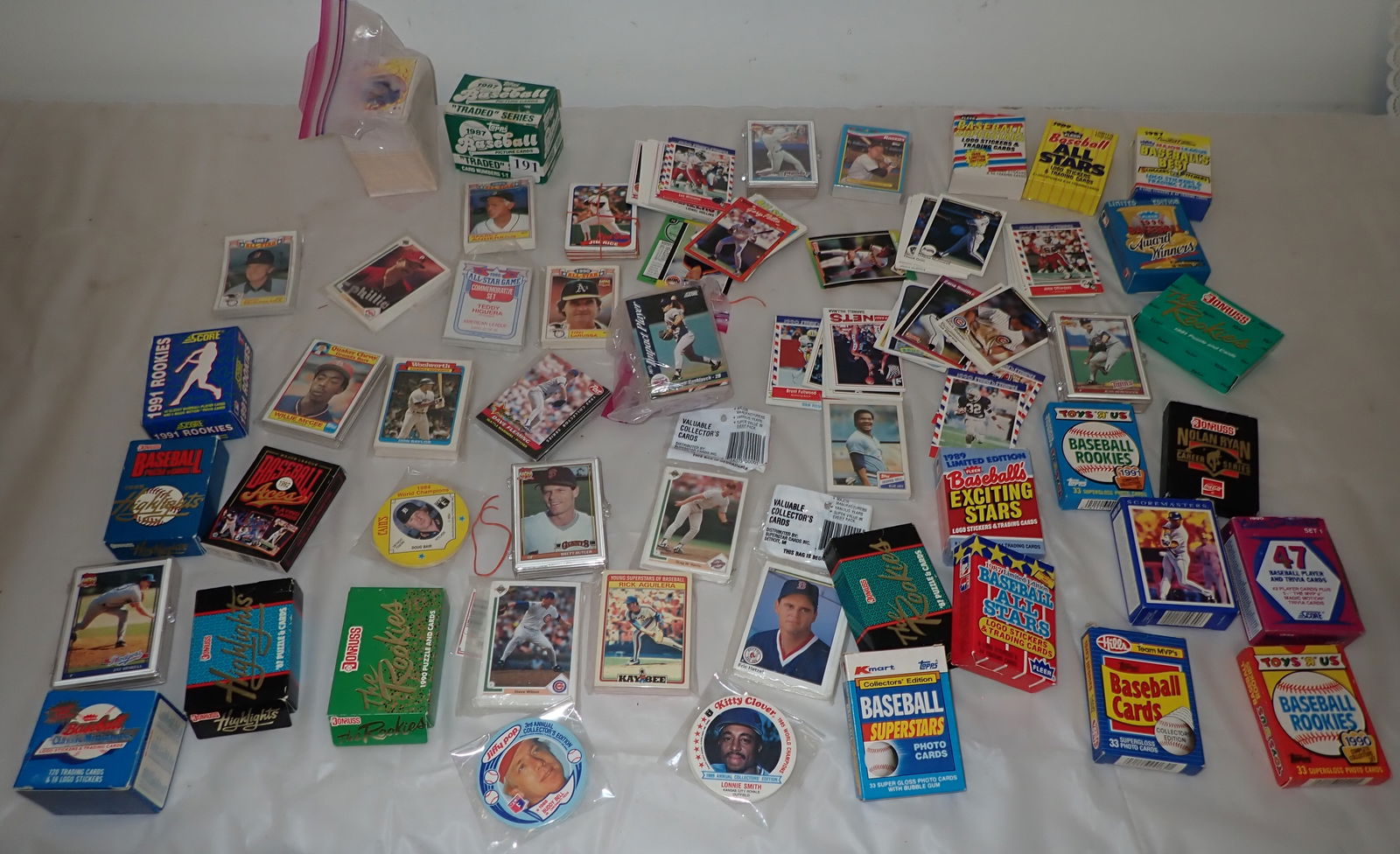 Mixed Lot of Baseball Cards (1 of 12)