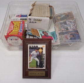 Mixed Lot of Baseball Cards