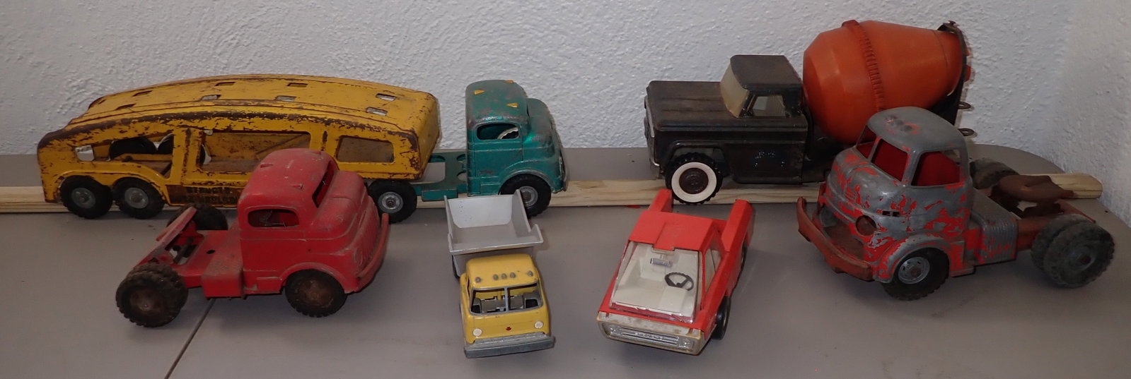 Structo & Misc Trucks: Longest is approx 22" long. Shipping available ($25 handling charge, plus postage)