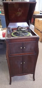 Victor VV 90 Disc Phonograph w/ Records