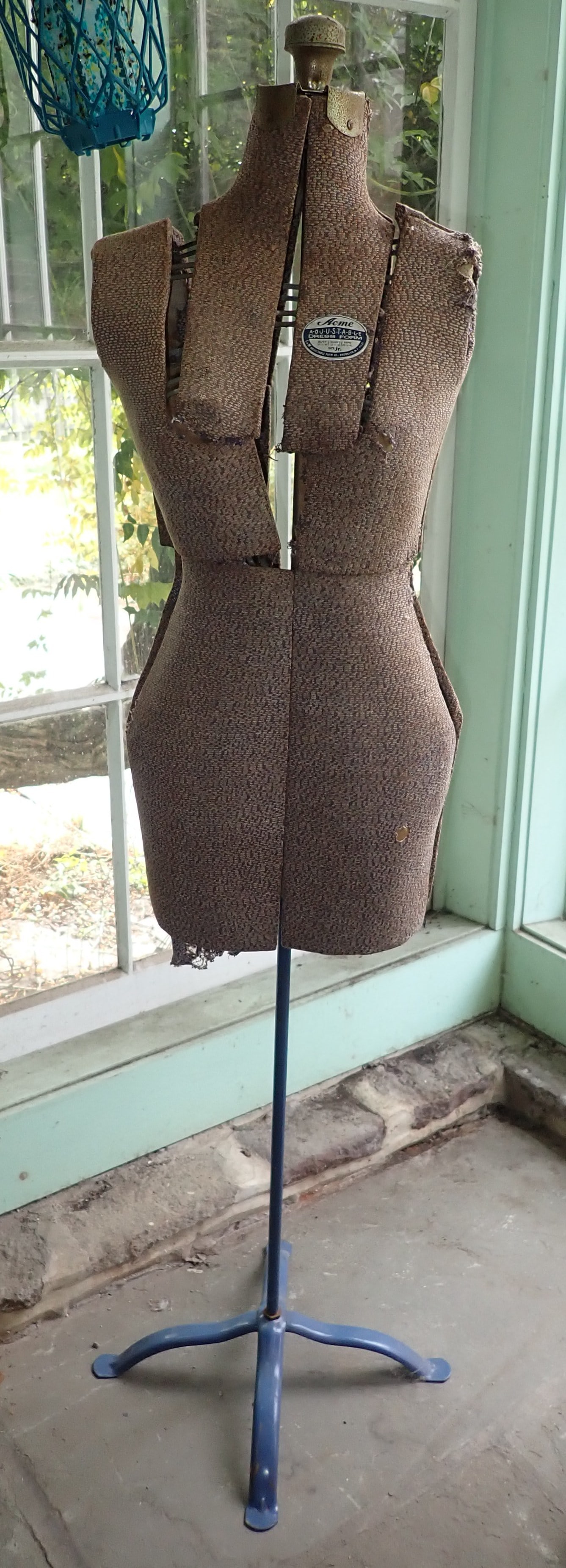 Acme Adjustable Dress Form (1 of 3)
