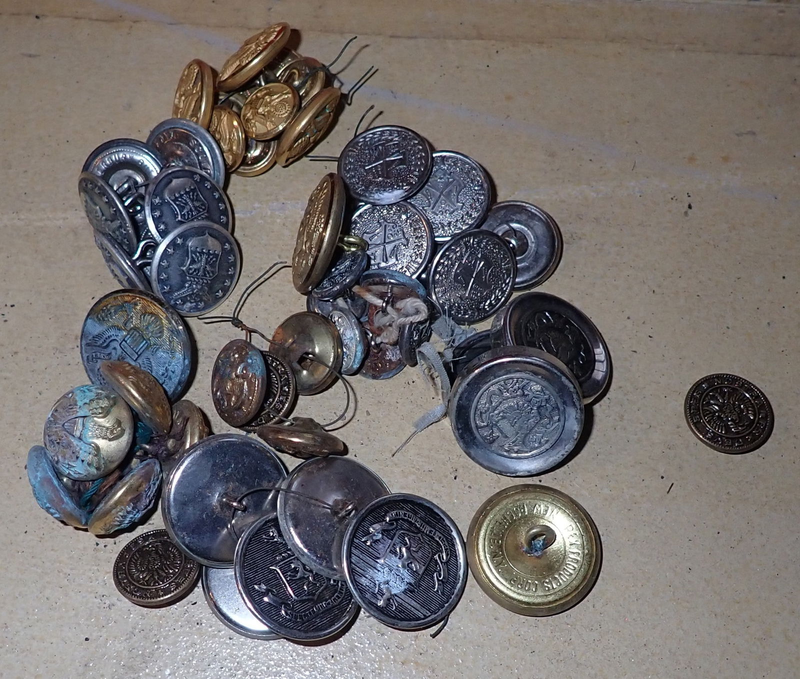 Military & Misc Buttons (1 of 3)