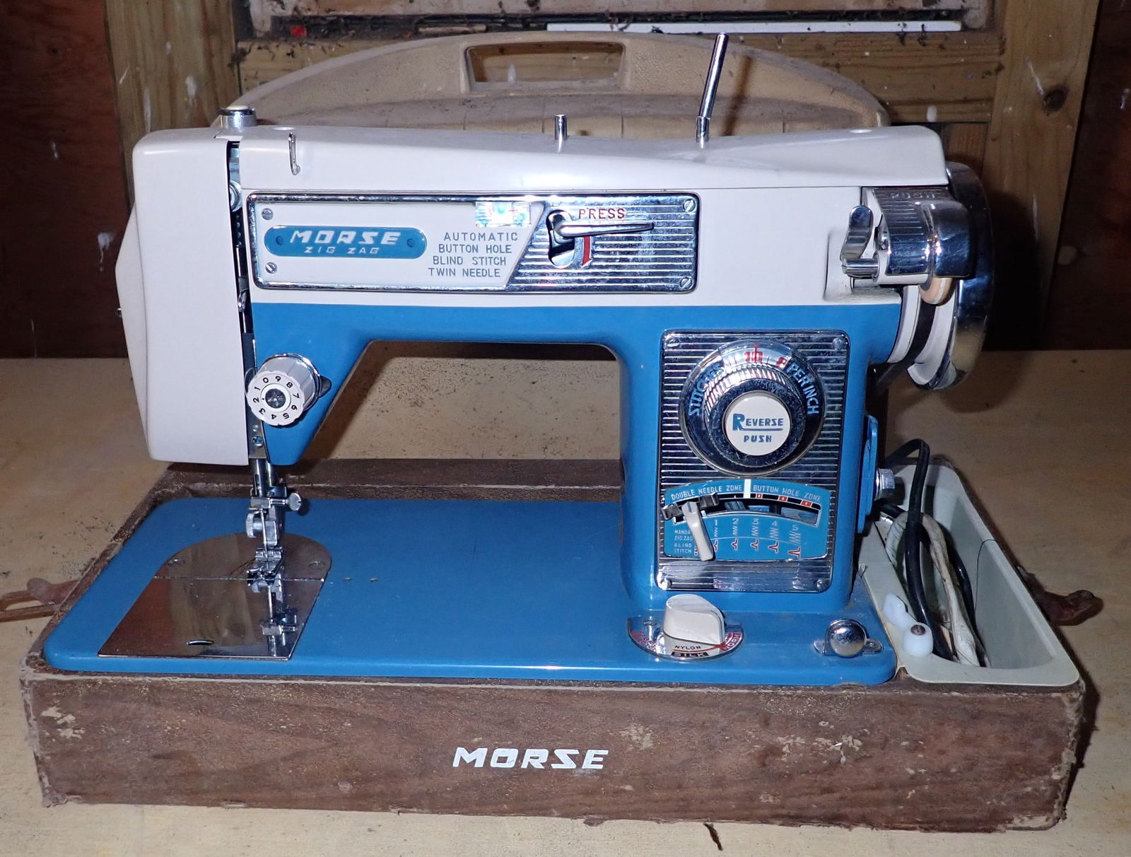 Morse Model 4300 Sewing Machine (1 of 6)