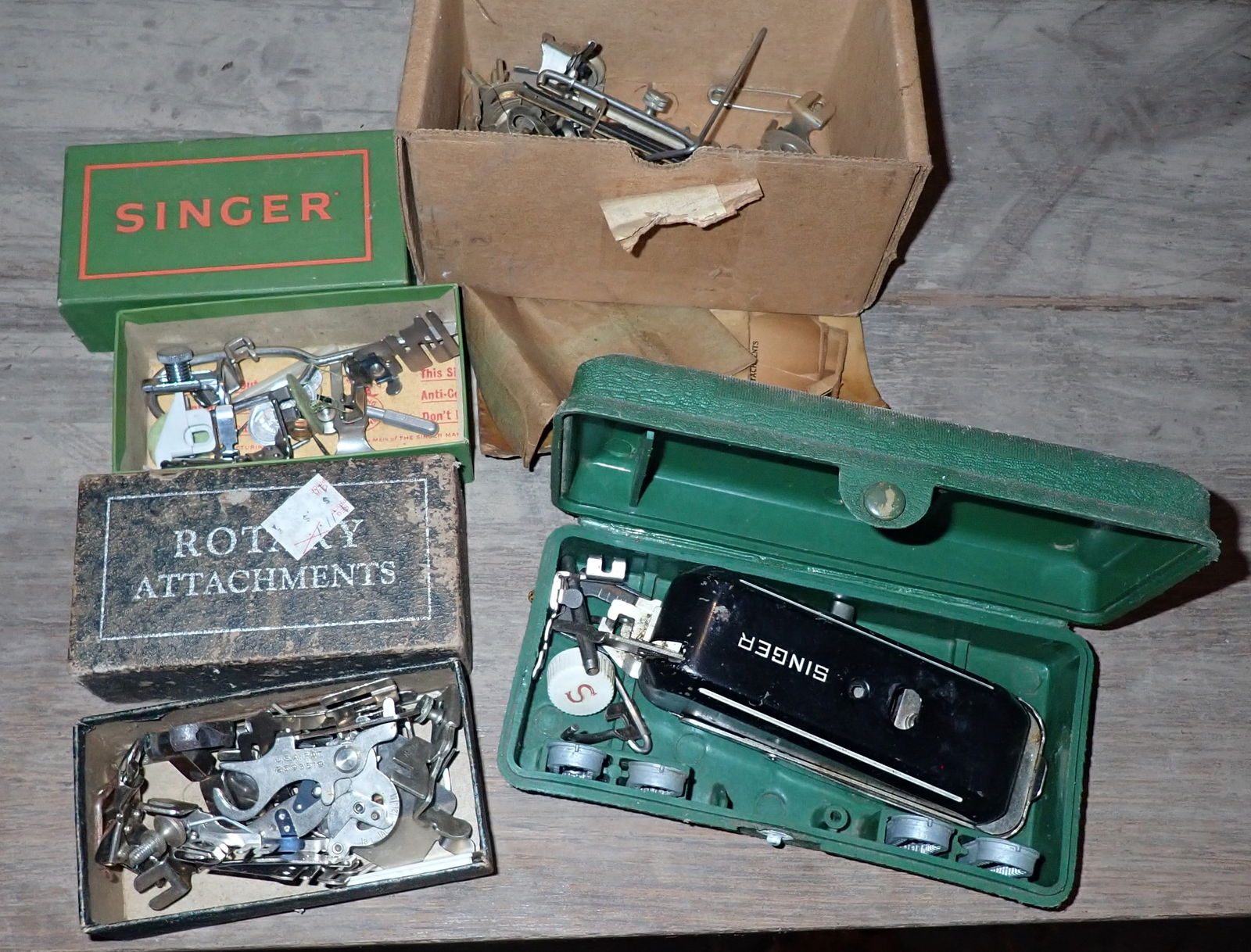 Singer Sewing Machine Attachments & Misc Parts (1 of 5)