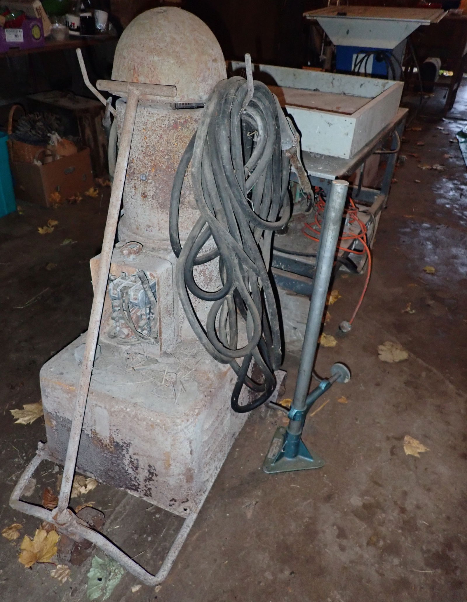 Welder , Vacuum Pump , Light & Vibrating Tables (1 of 9)
