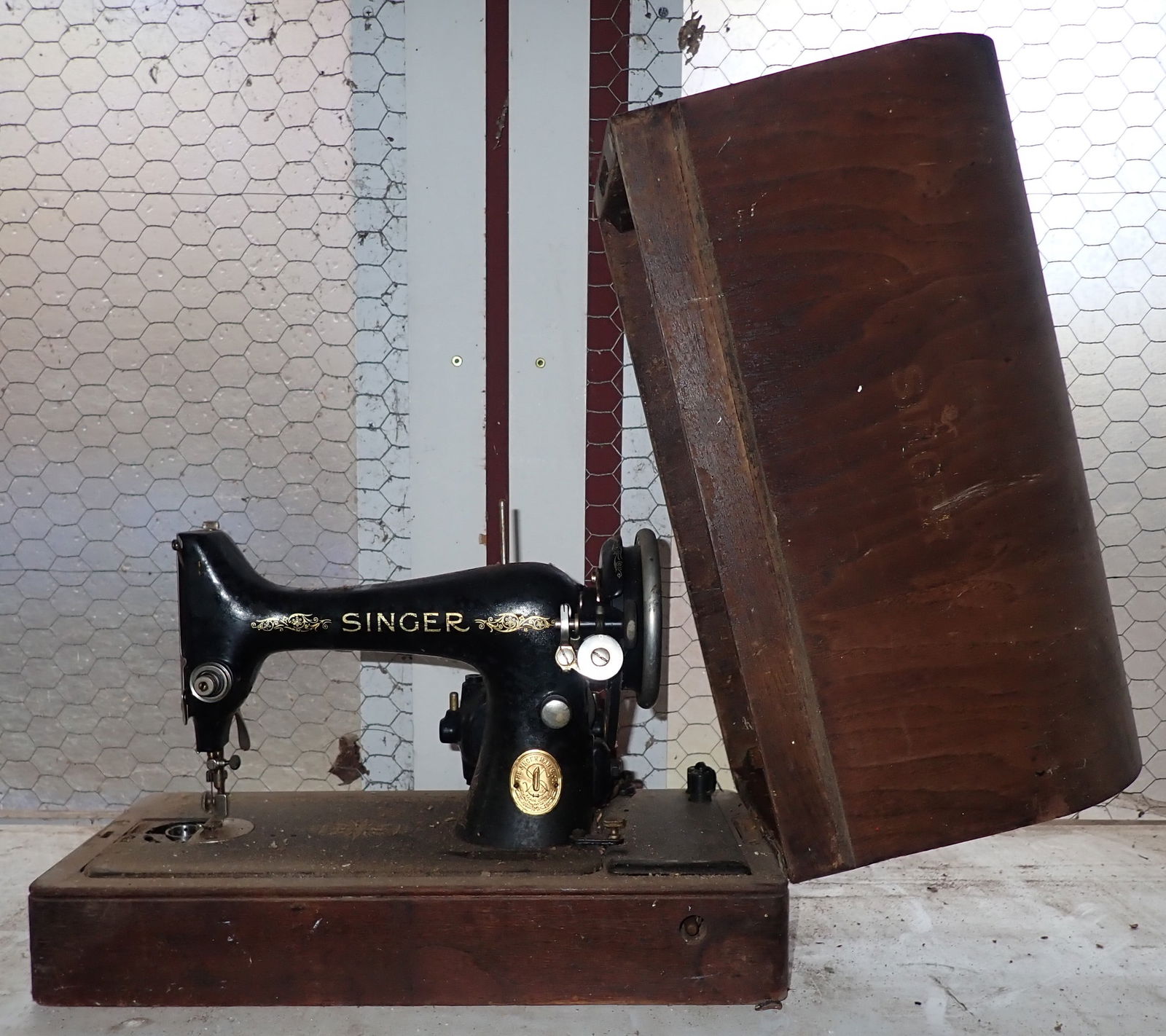 Singer Sewing Machine: NO in house shipping